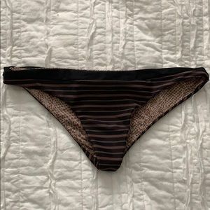 Acacia Manoa Bottom is Size S